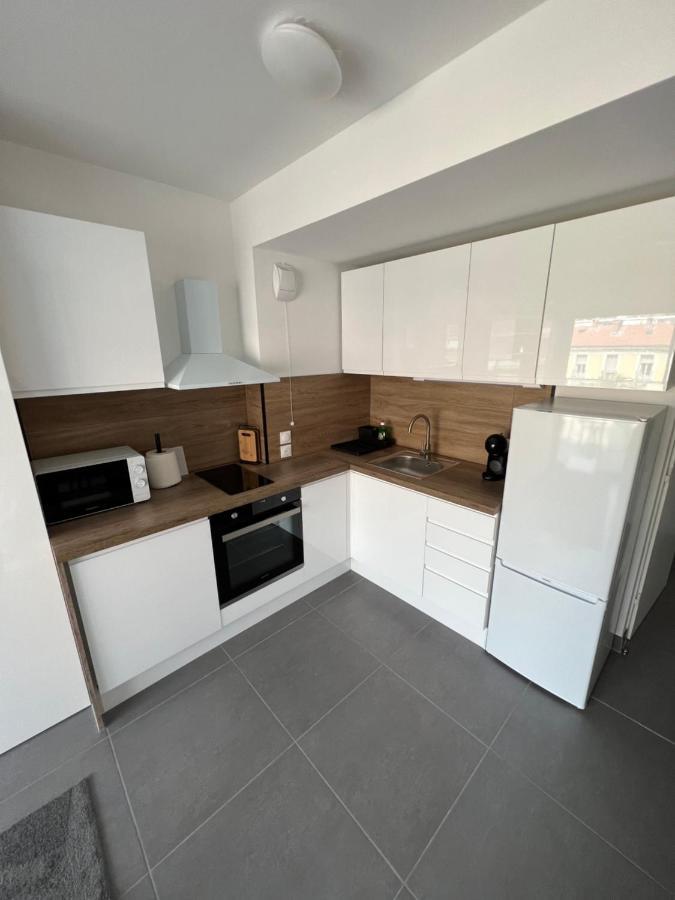 Appartement Tout Equipe Centre Ville Menton Exterior foto